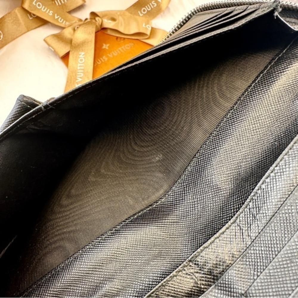 AUTHENTIC Prada wallet. Black. - Picture 8 of 13